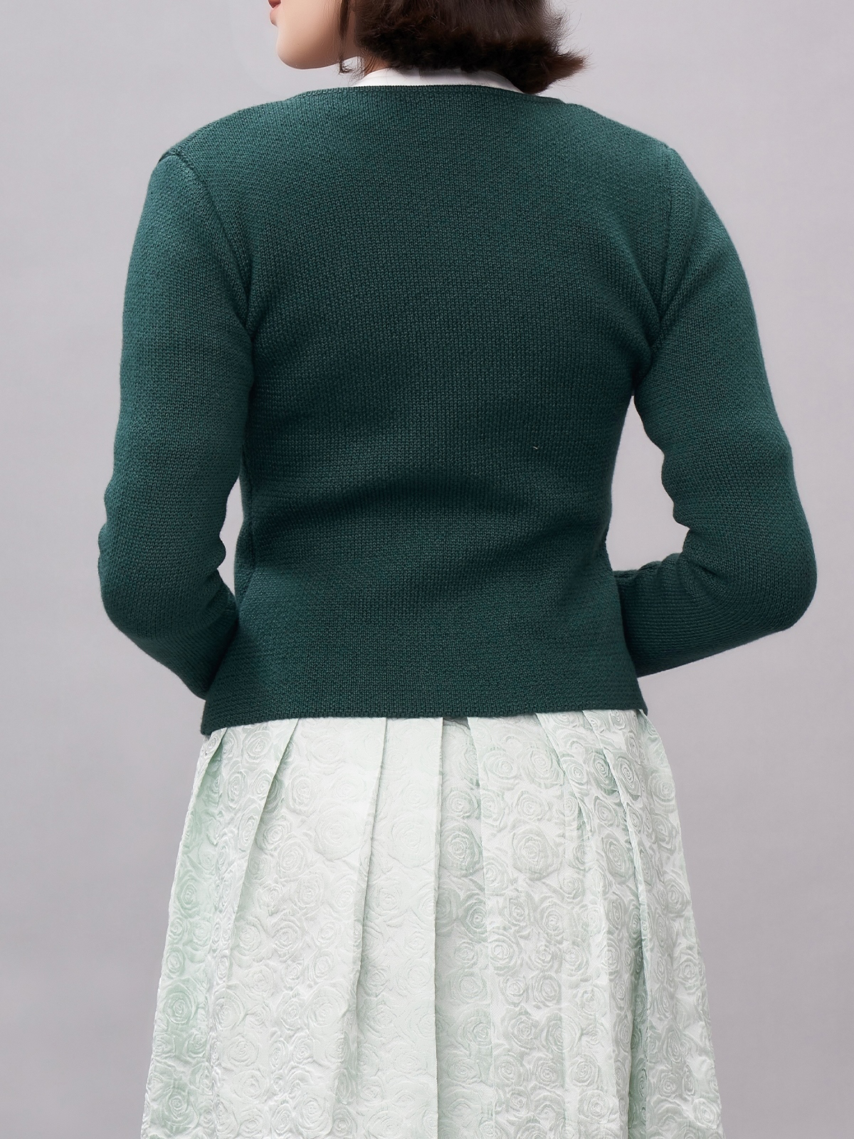 Braunes Dirndl in Grün