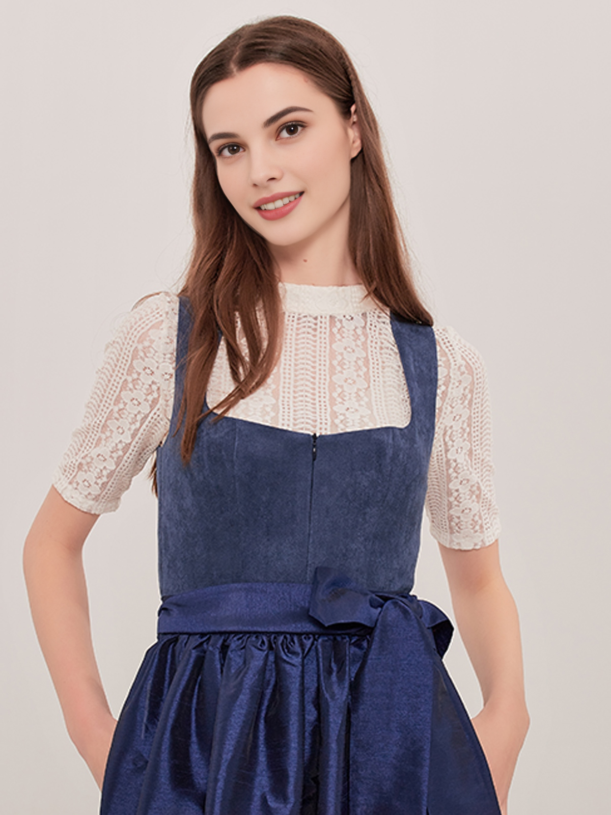 Lange Dirndlbluse in Blau
