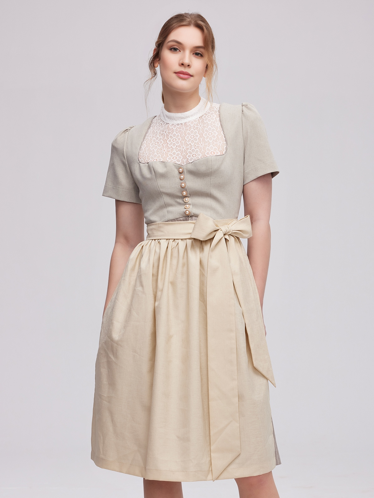 Rotes Dirndl mit grauem Muster