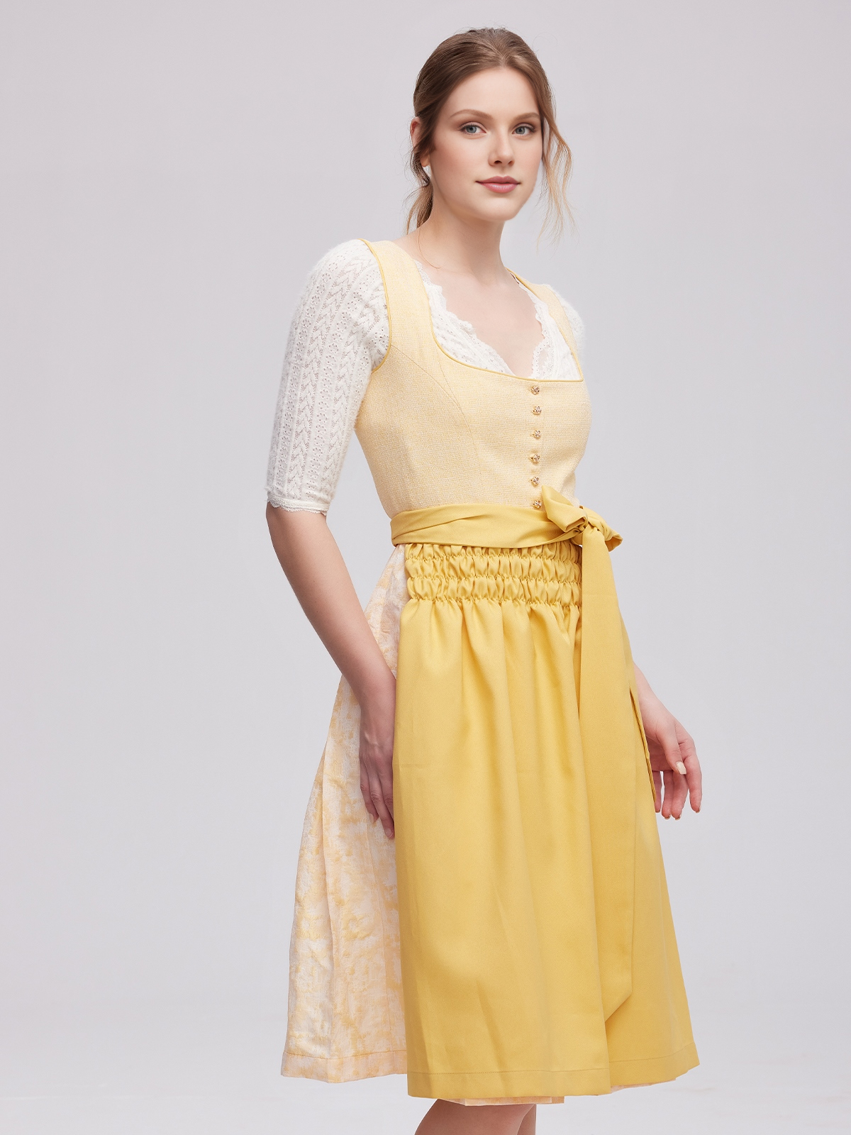 Grün-Rosa Dirndl mit modernem Schnitt