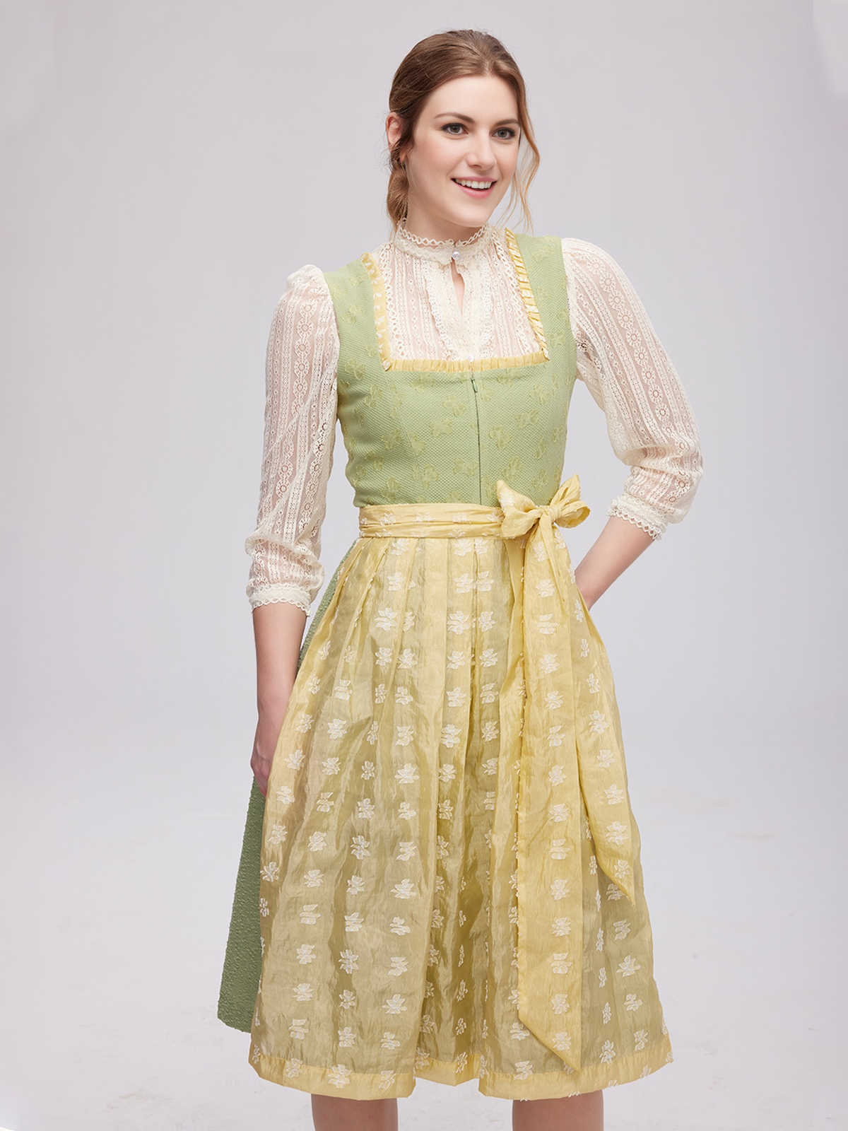Modernes Dirndl in Grün