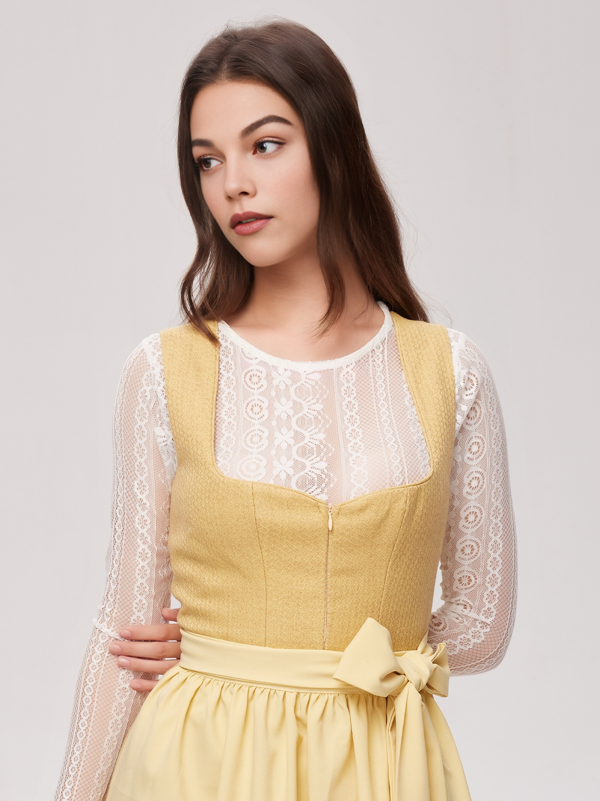 Dirndl Dunkelrot – Eleganz in Rot