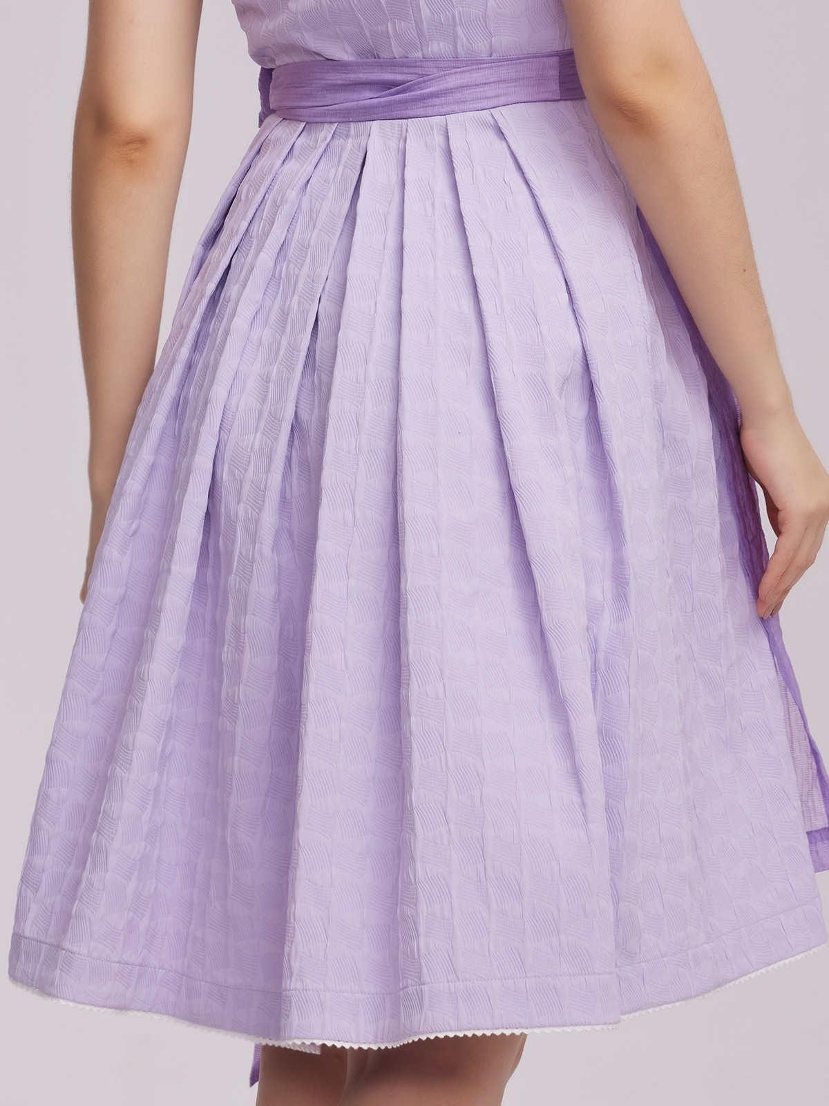 Dirndl Bluse Lang in Lila – feminin und elegant
