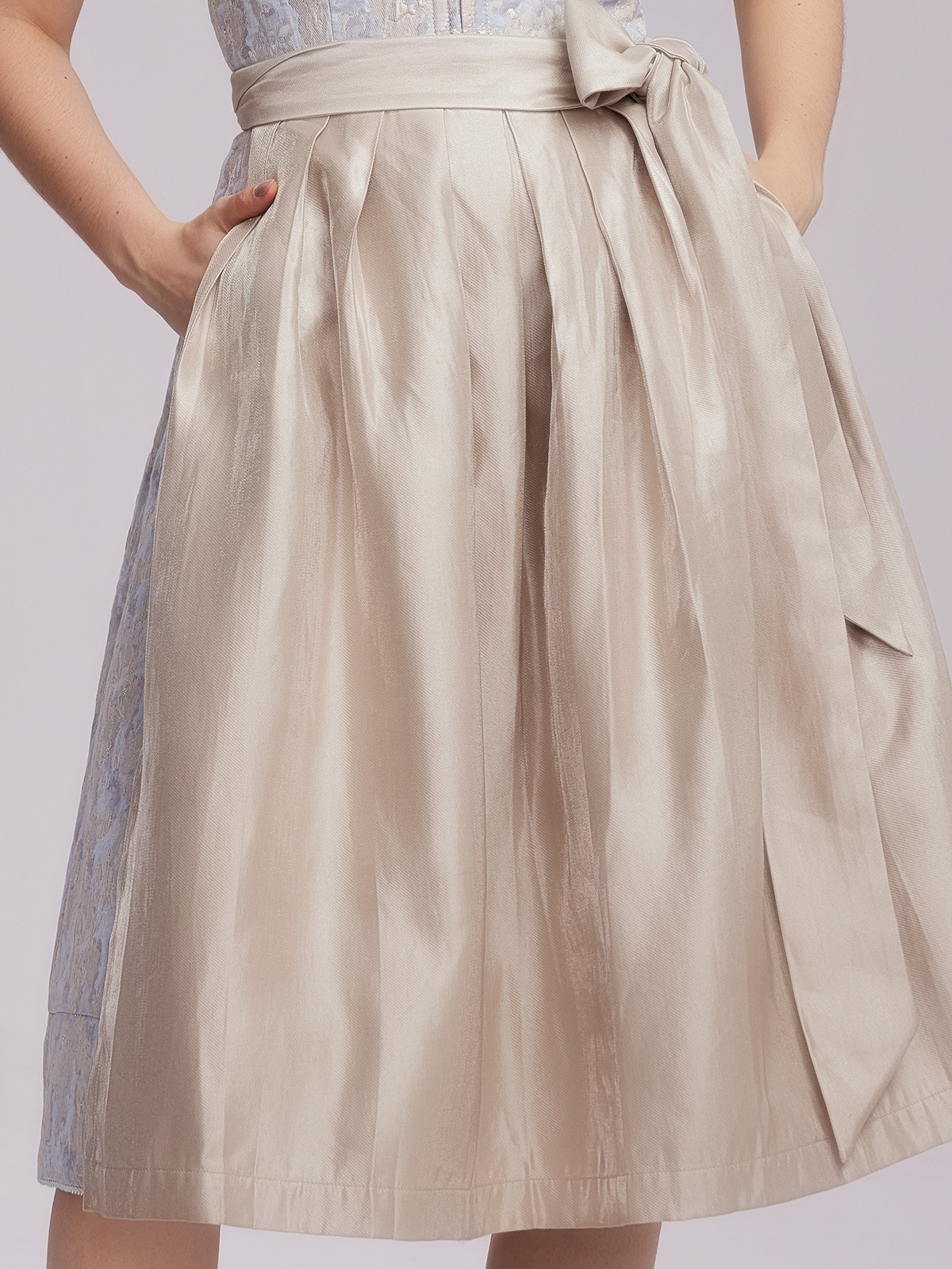 Modernes Dirndl in Mint Grün