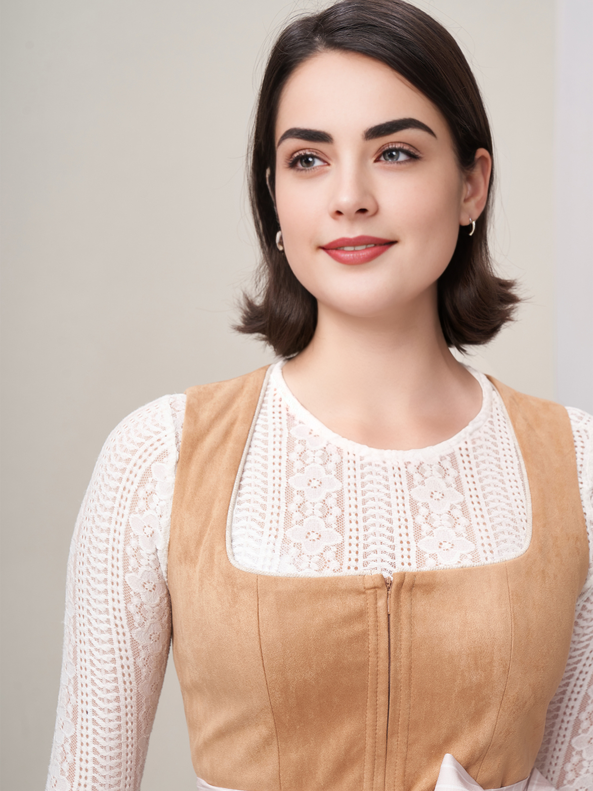 Modernes Dirndl in Braun