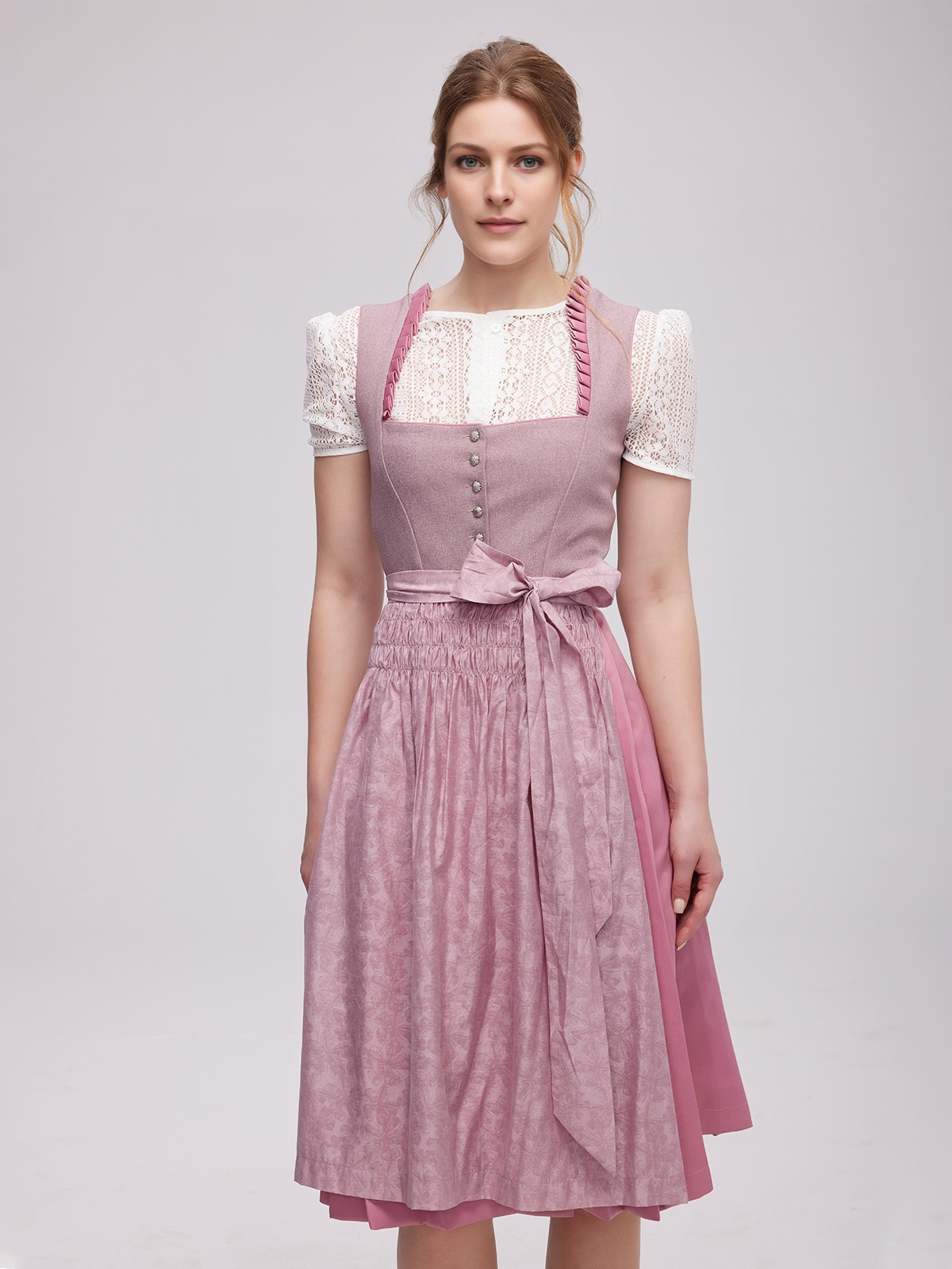 Dunkelgrüne Dirndl mit floralen Details
