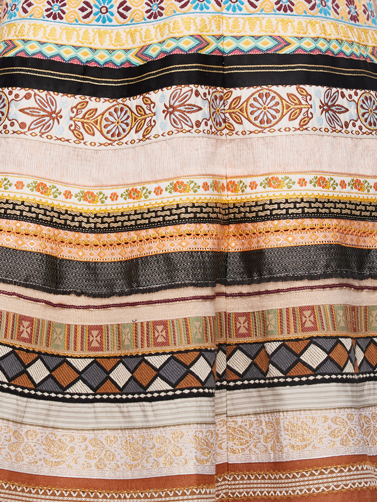 Dirndl in zartem Altrosa mit floralen Details