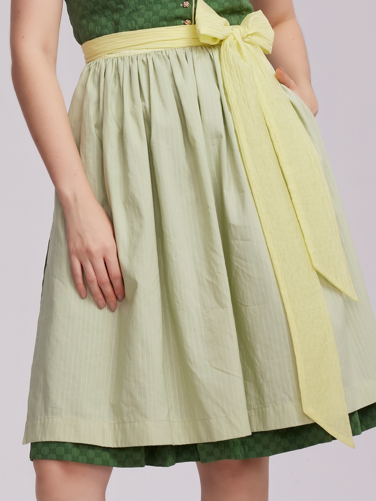 Dirndl in Grün – stilvoll & bequem