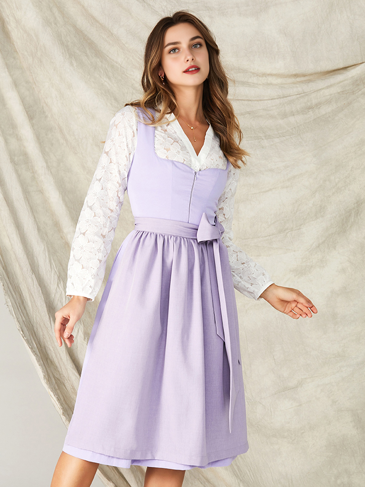 Dirndl in Lila mit hochwertiger Pflege