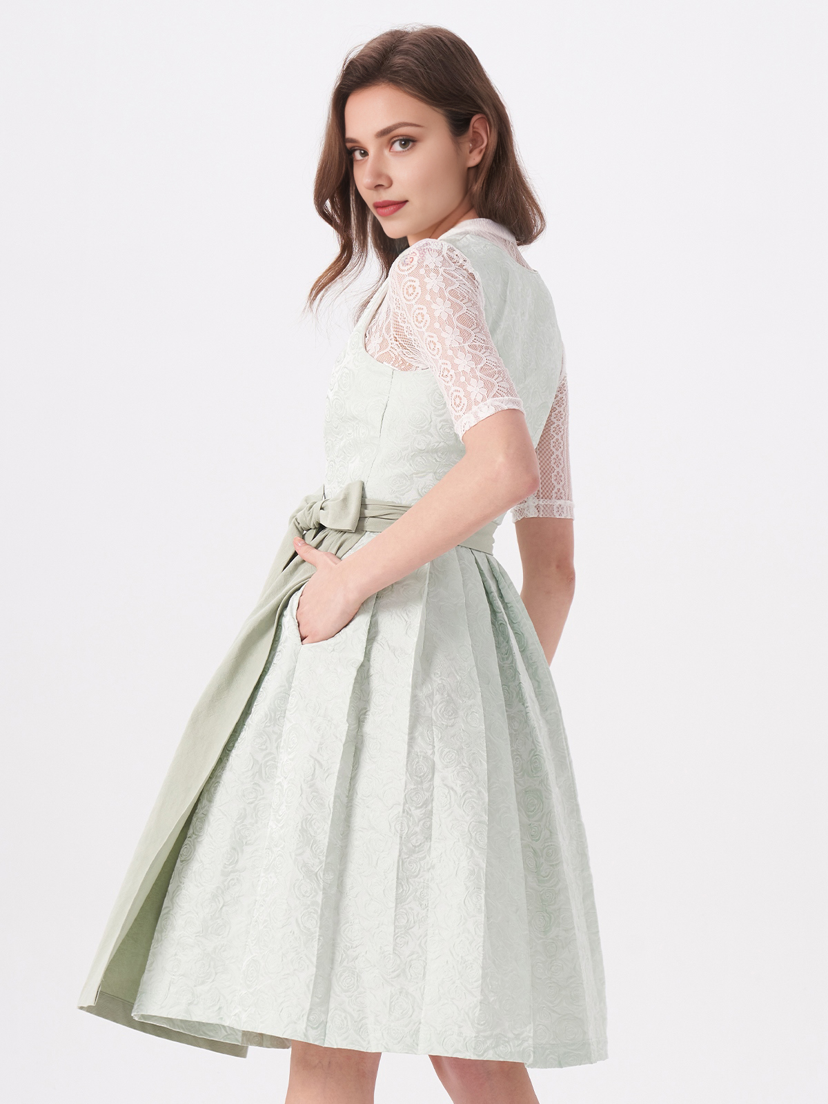 Modernes Dirndl in Grün