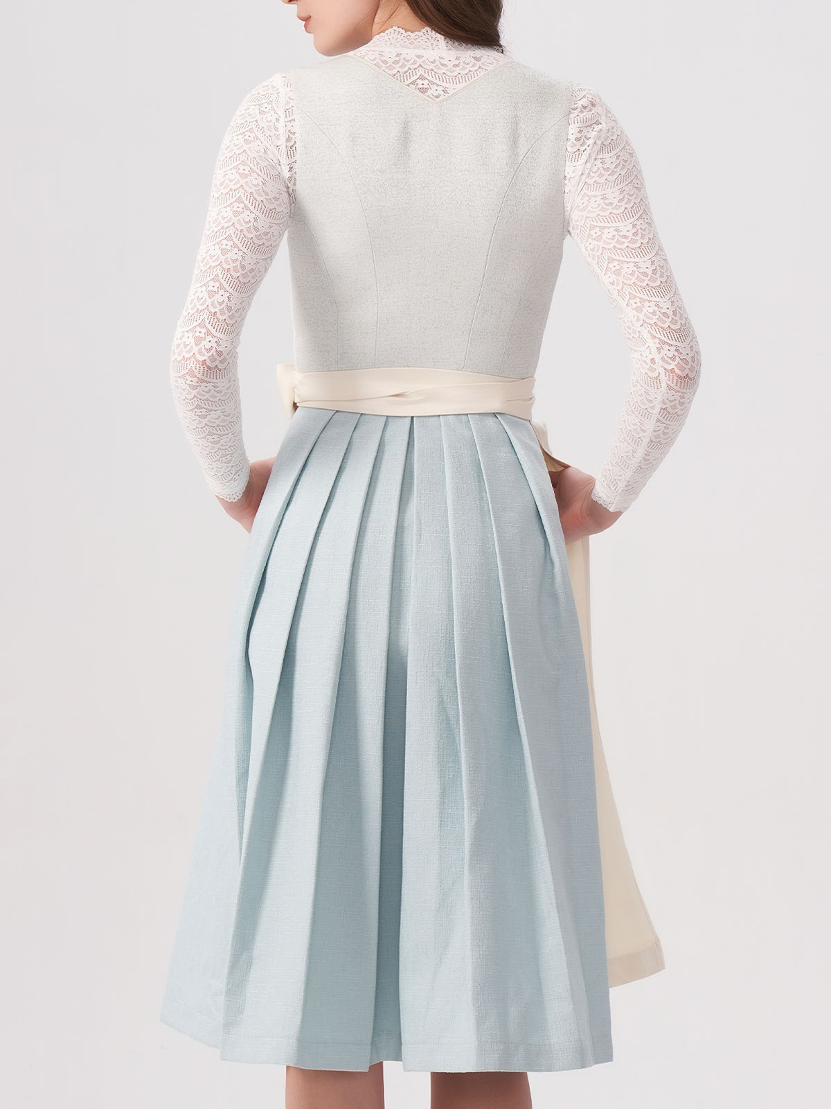 Dirndl in Blau – ähnlich elegant wie rosa-grau