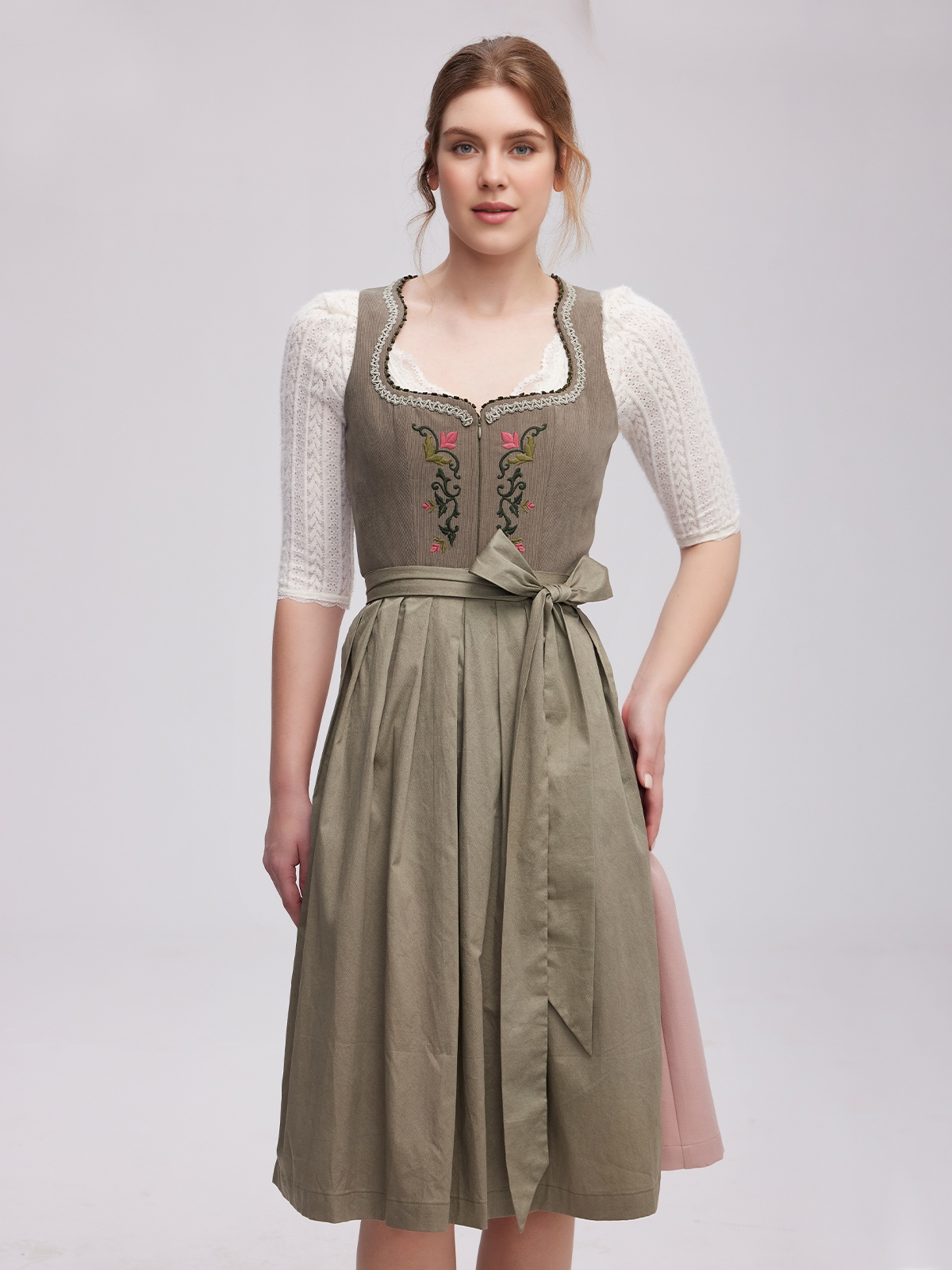 Modernes Dirndl in Grün