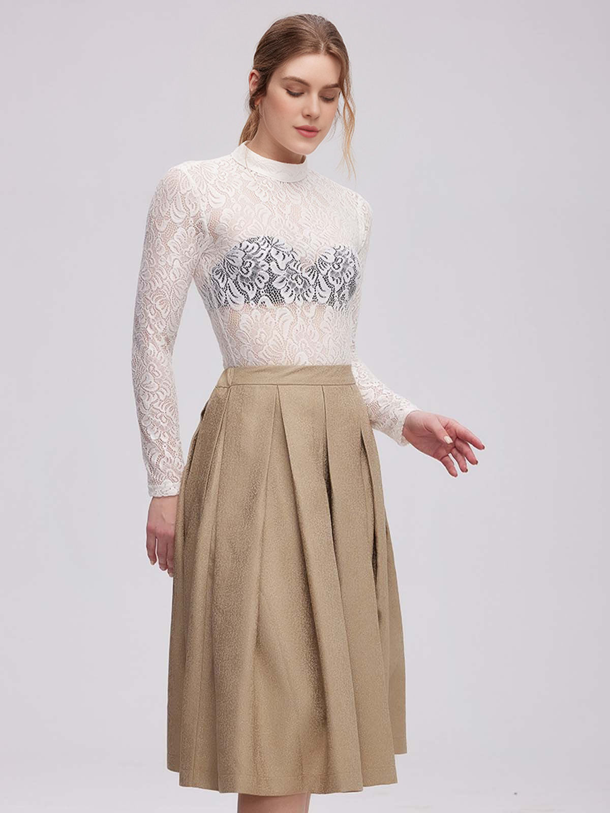 Dirndl Julia mit weißer Bluse