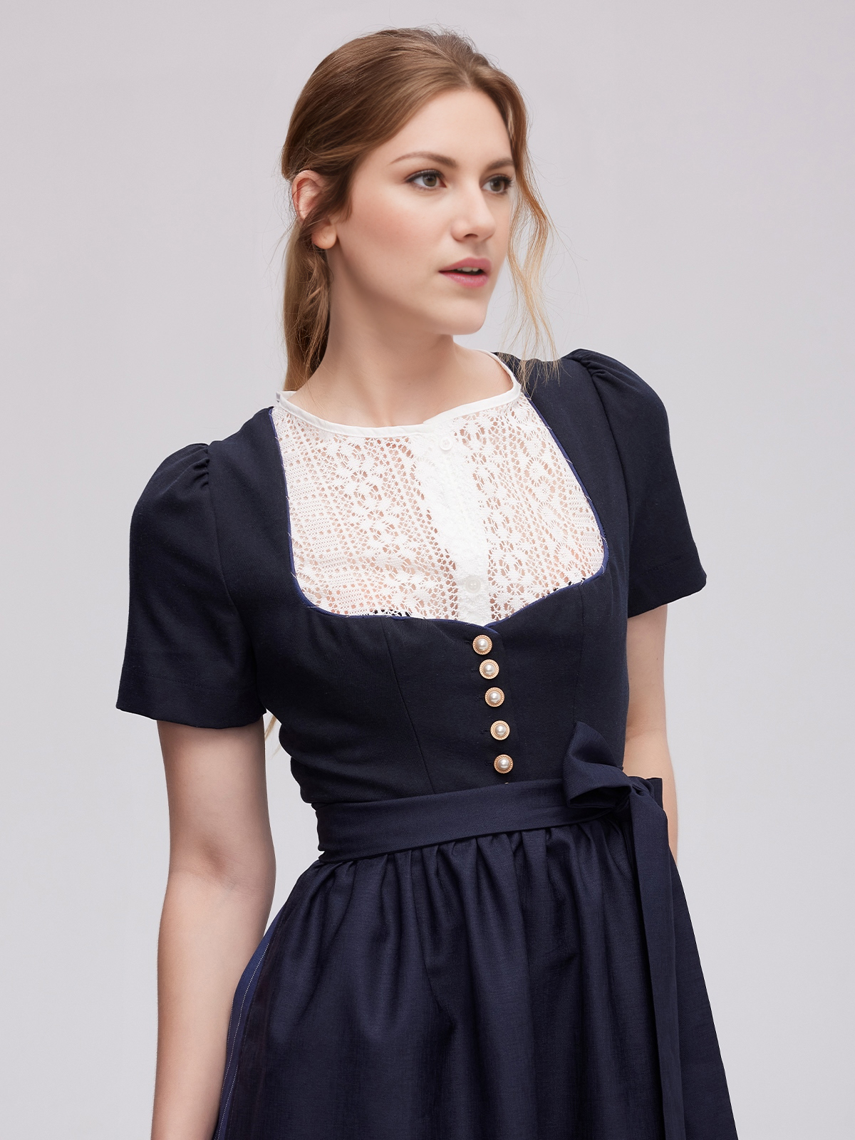 Dirndlbluse in beige Spitze