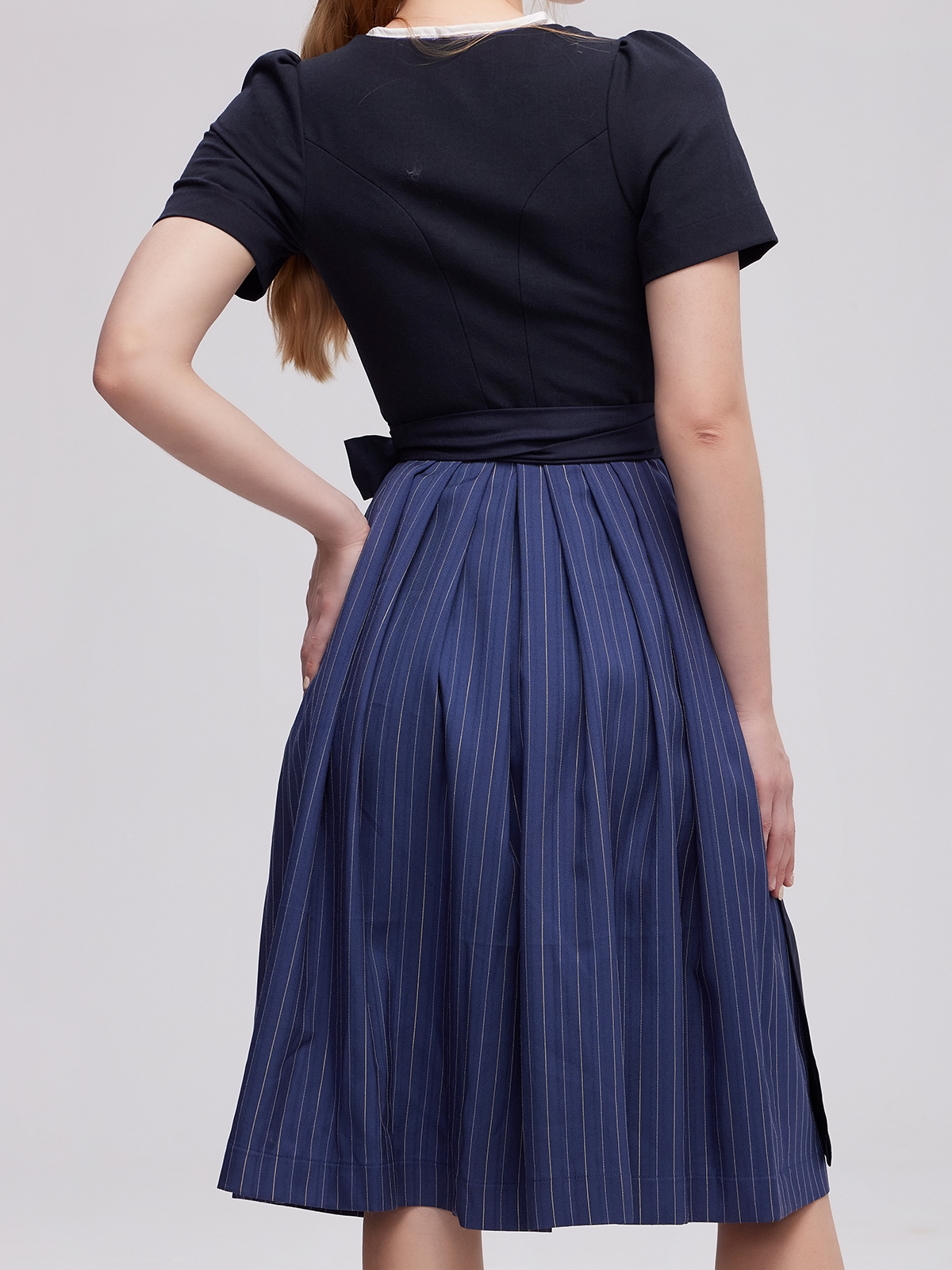 Modernes Dirndl in Grau