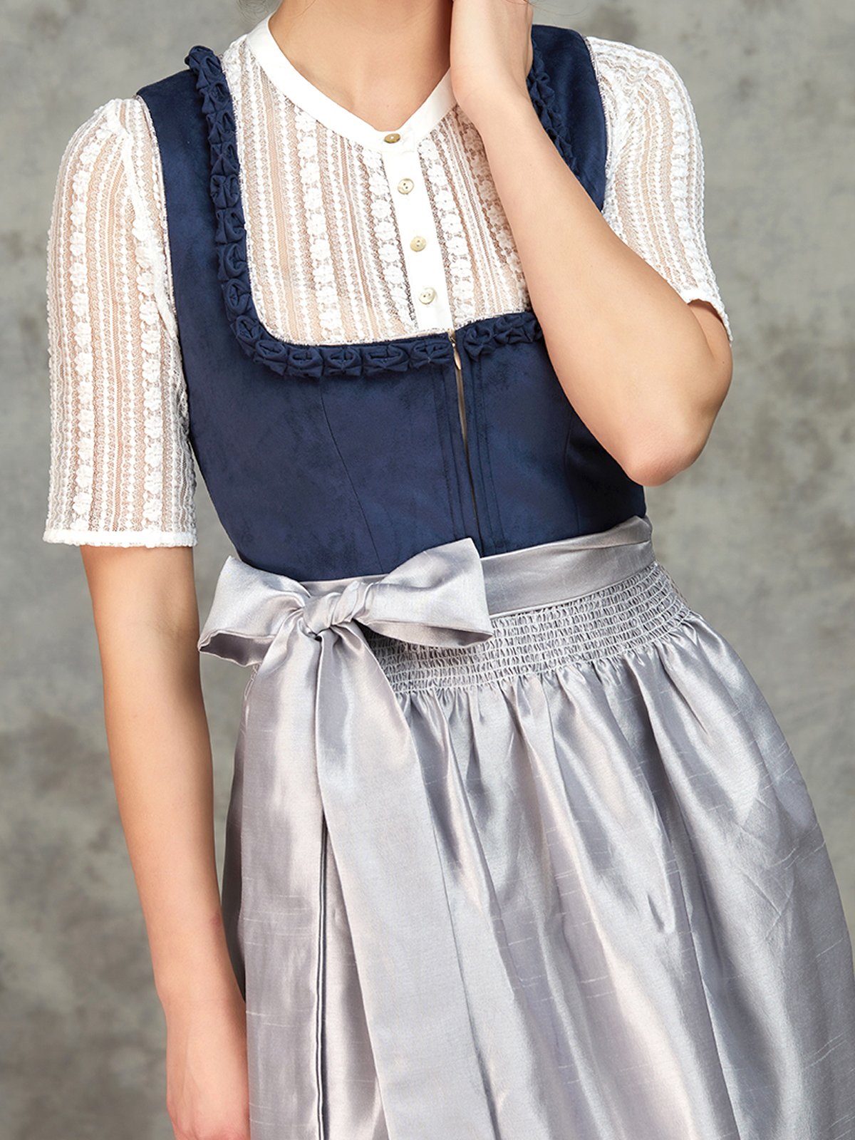 Dirndl in Blau – Inspirationsquelle für Brauntöne