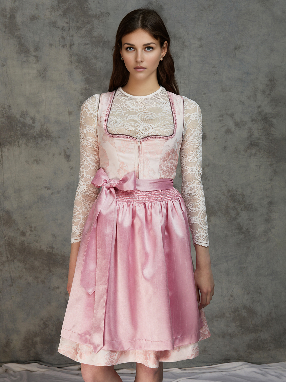 Elegantes blaues Dirndl mit feinen Details