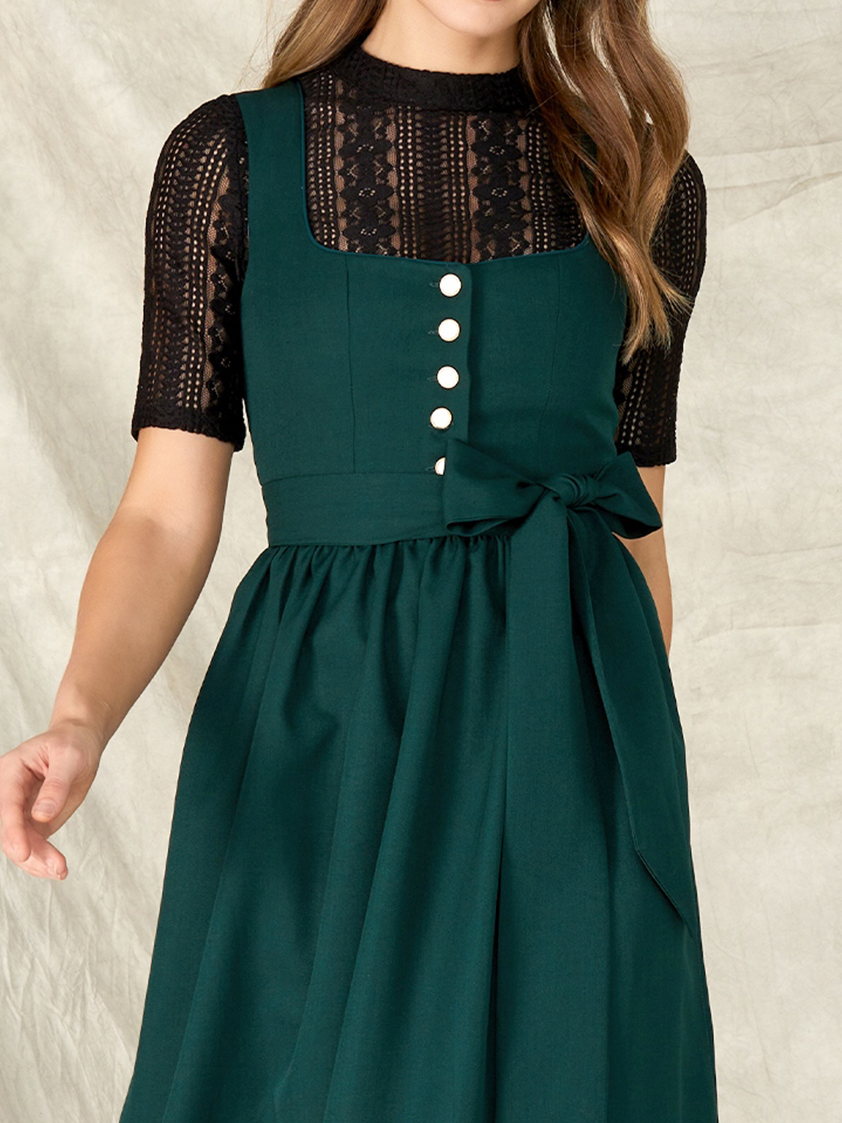 Modernes Dirndl in Grün