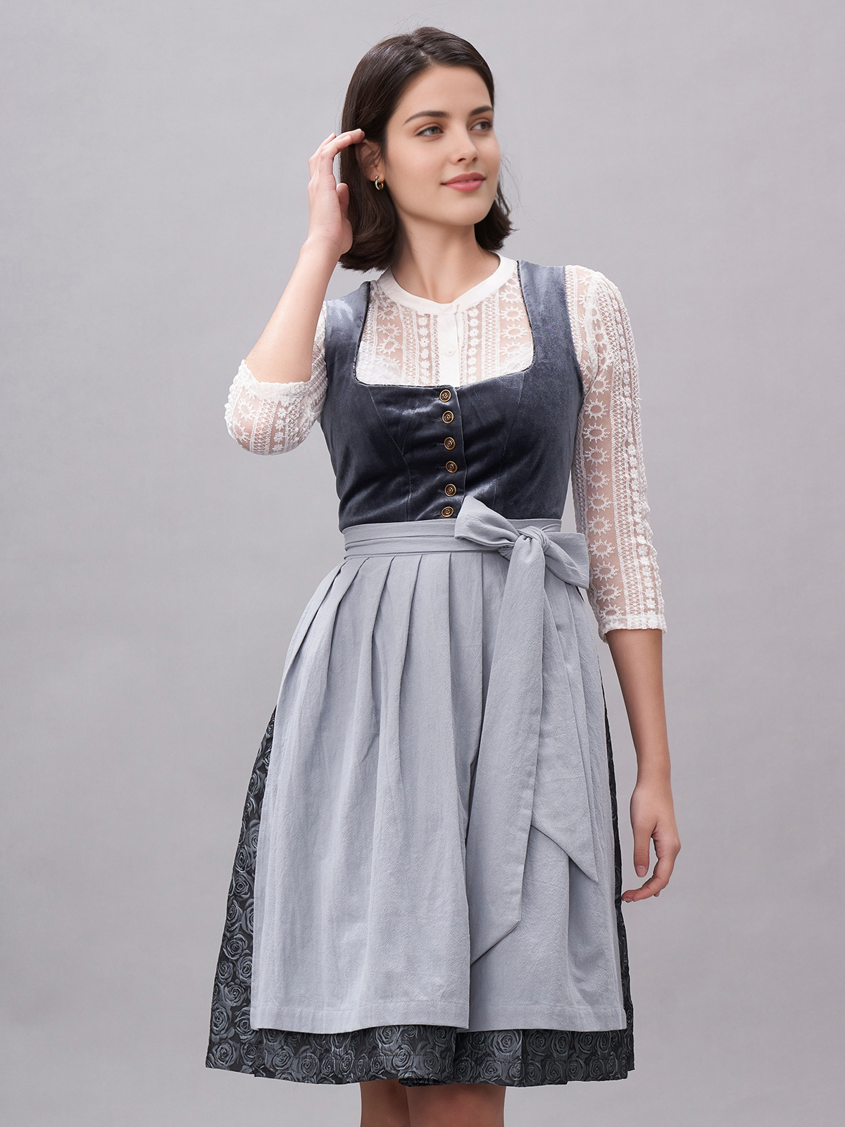 Dirndlbluse mit Lochausschnitt