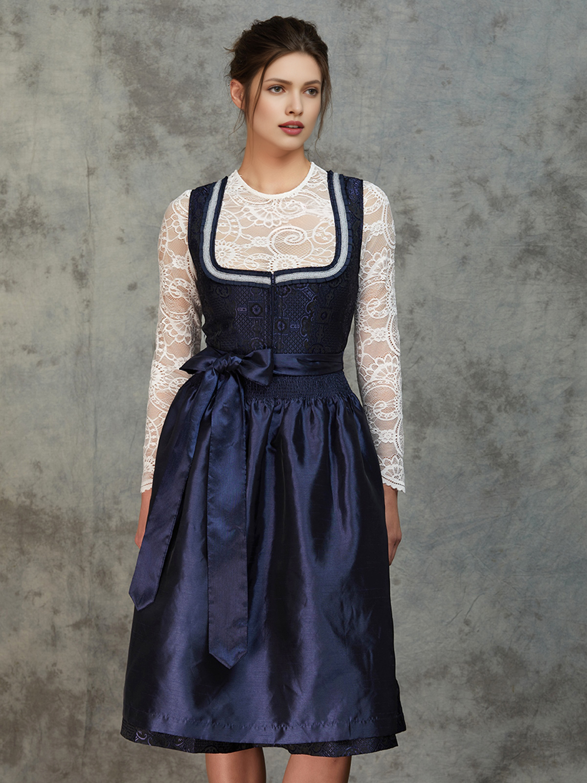 Ehreer Dirndl in Blau