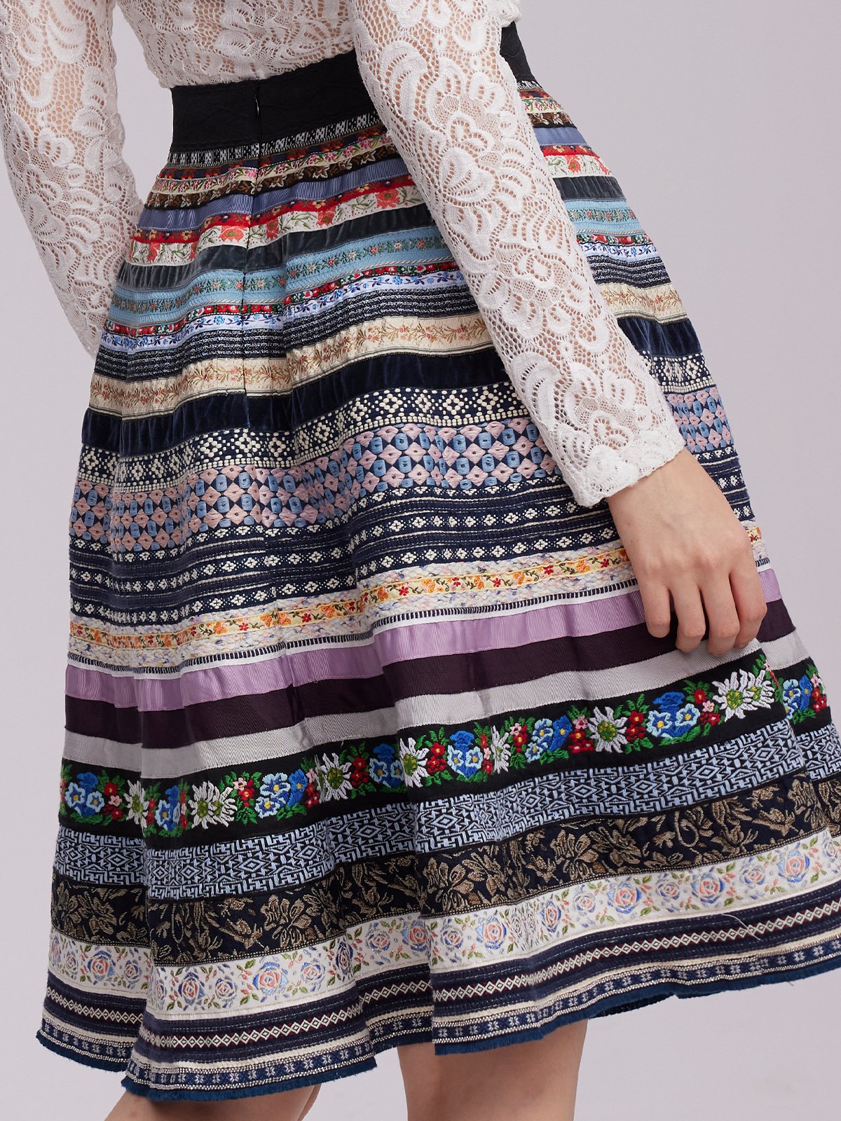 Modernes Dirndl in Blau mit Hakenverschluss