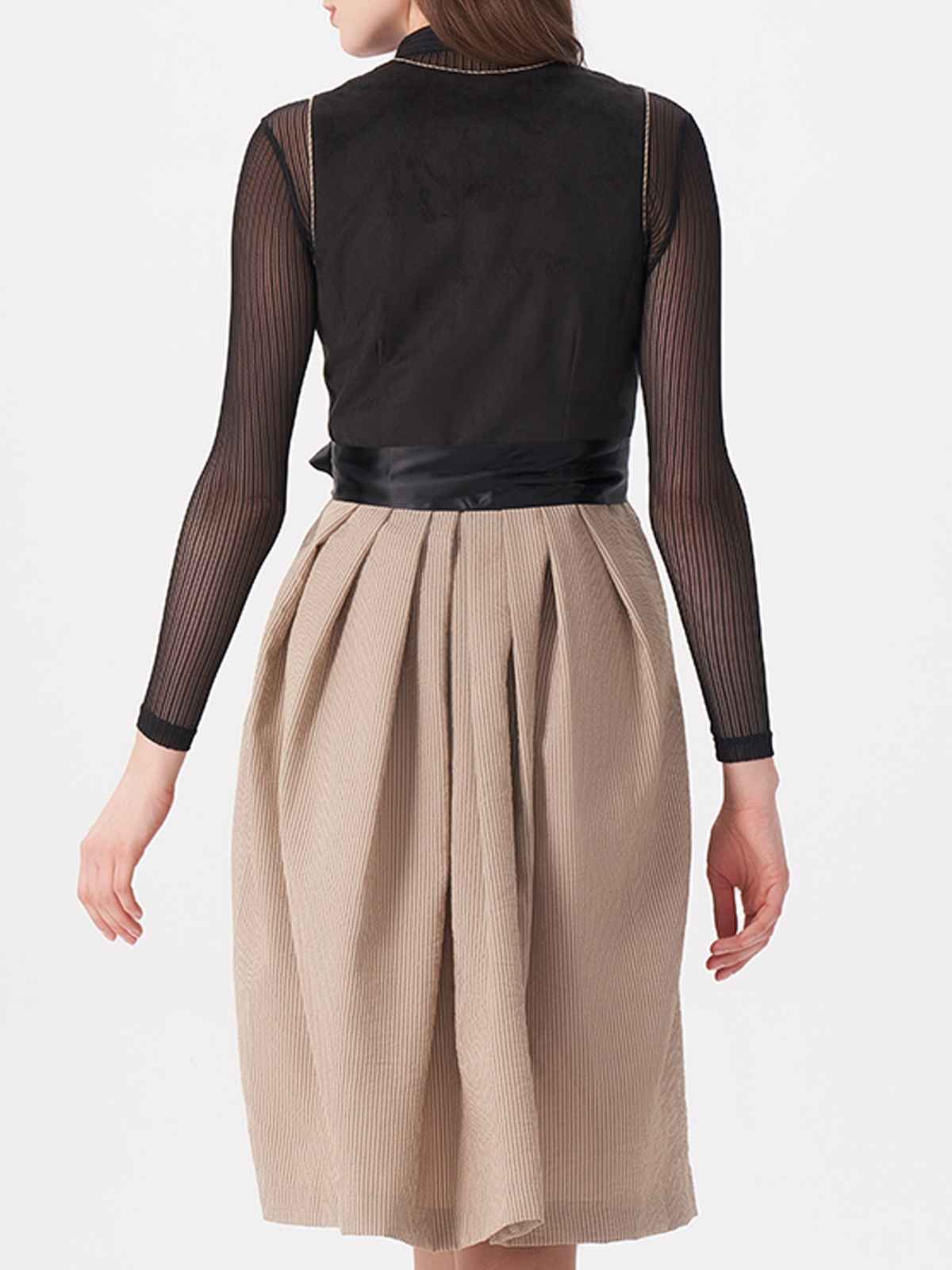 Dirndl in Schwarz – zeitlos elegant