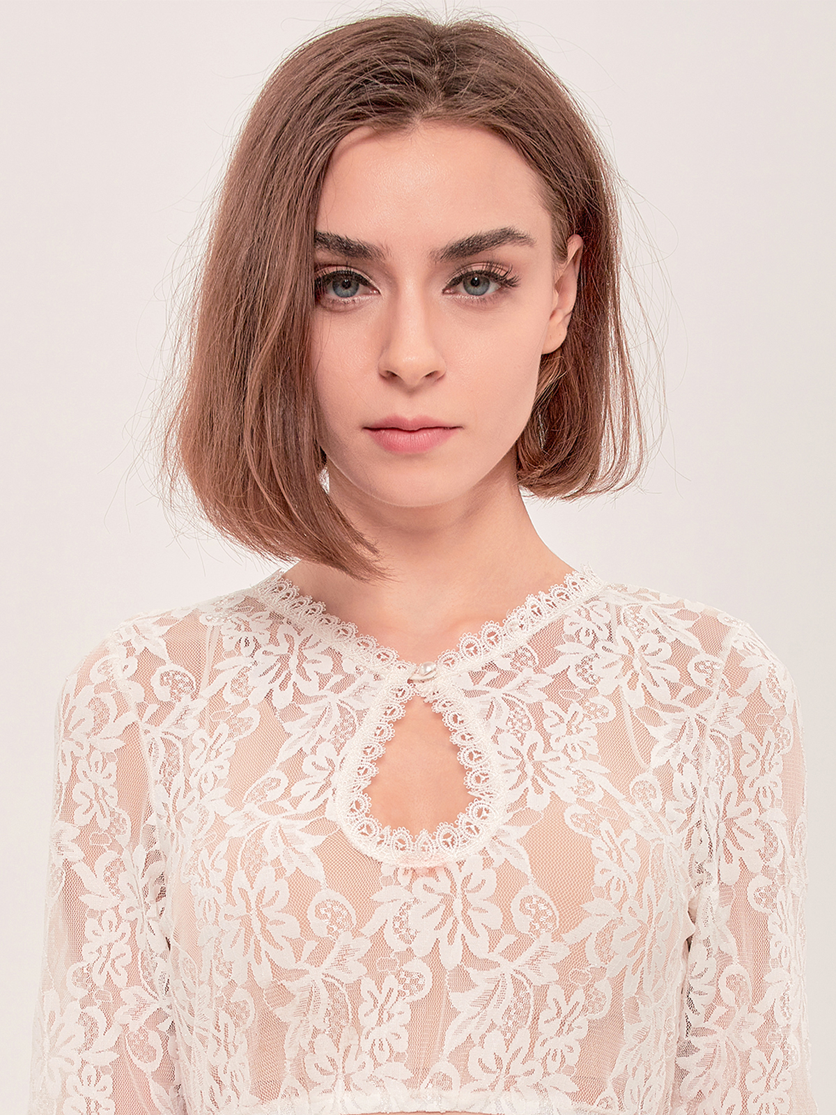 Dirndl mit hochgeschlossener Bluse