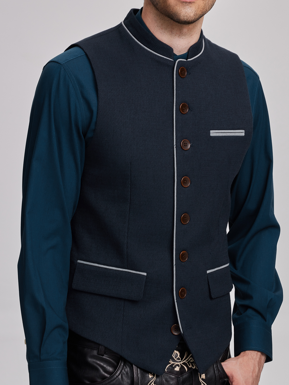 Dirndlbluse hochgeschlossen langarm in Blau