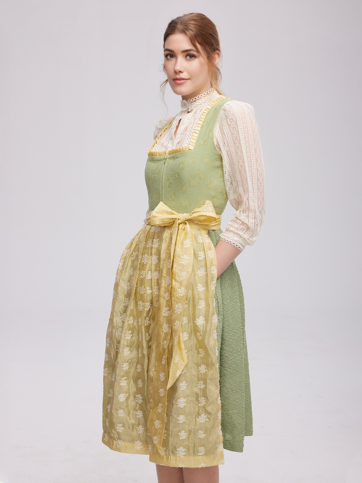 Dirndl in Grün und Blau