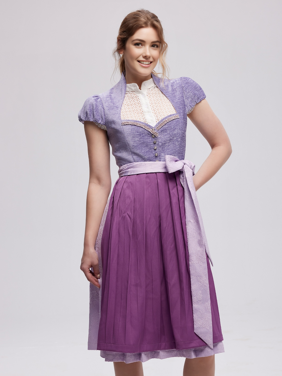 Dirndl in Lila – ein Highlight der neuen Kollektion