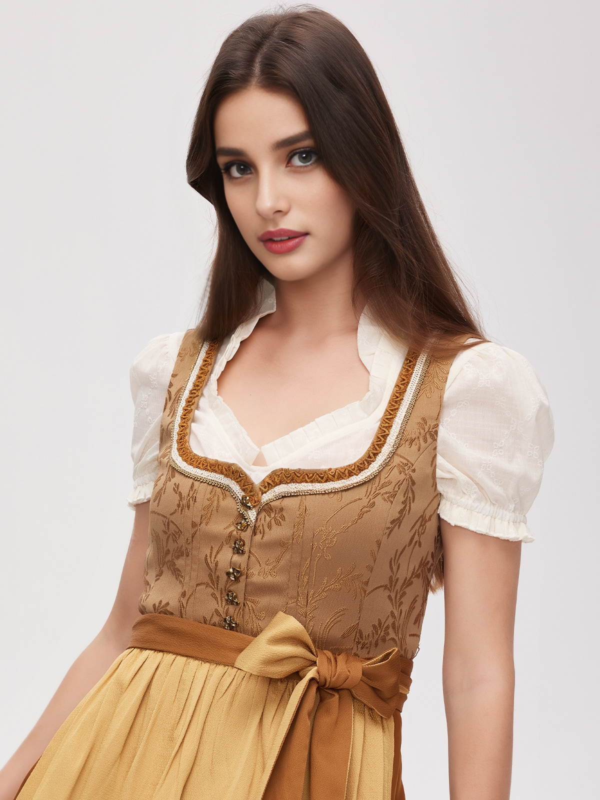 Modernes Dirndl in Gelb