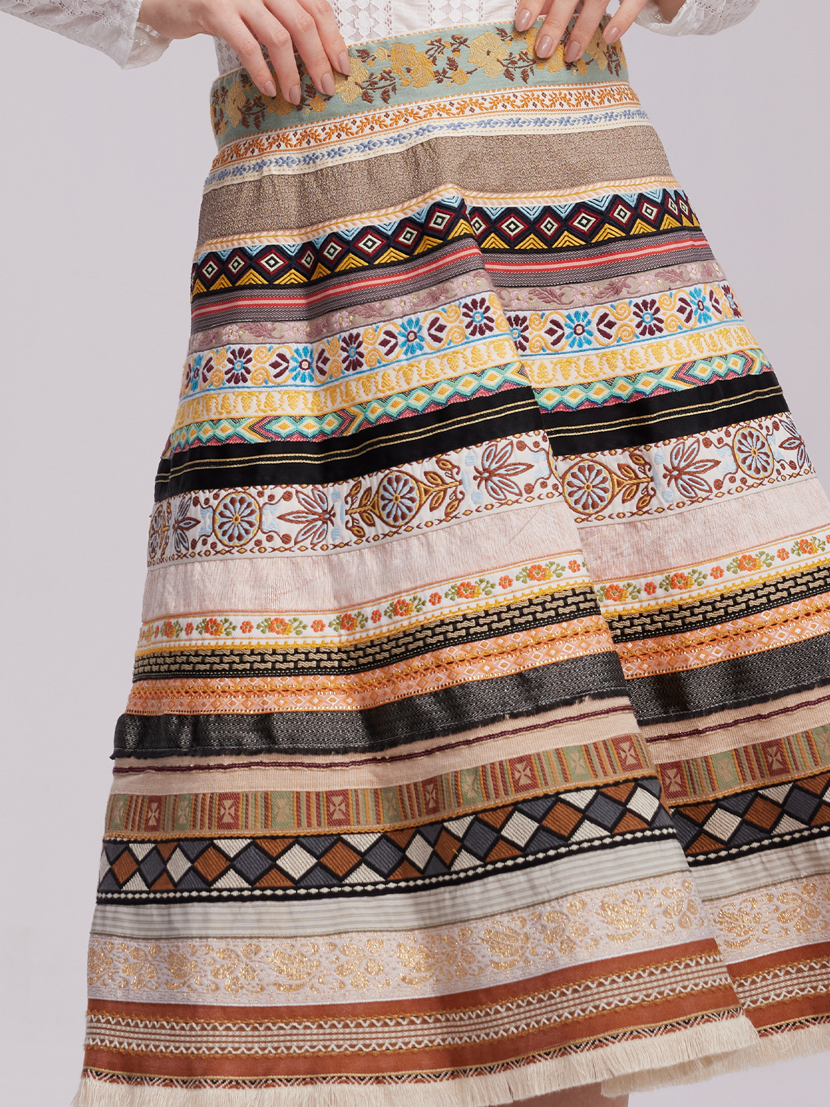 Dirndl kurz rot in Gelb