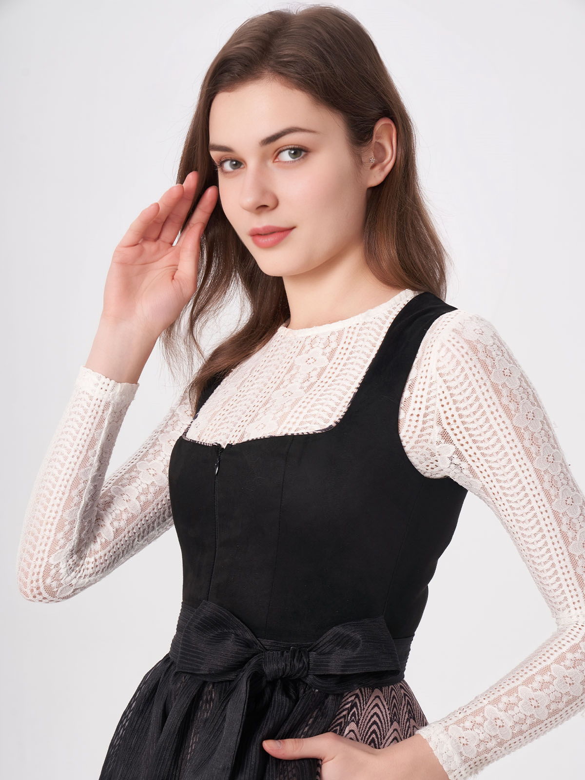 Modernes Dirndl in Schwarz