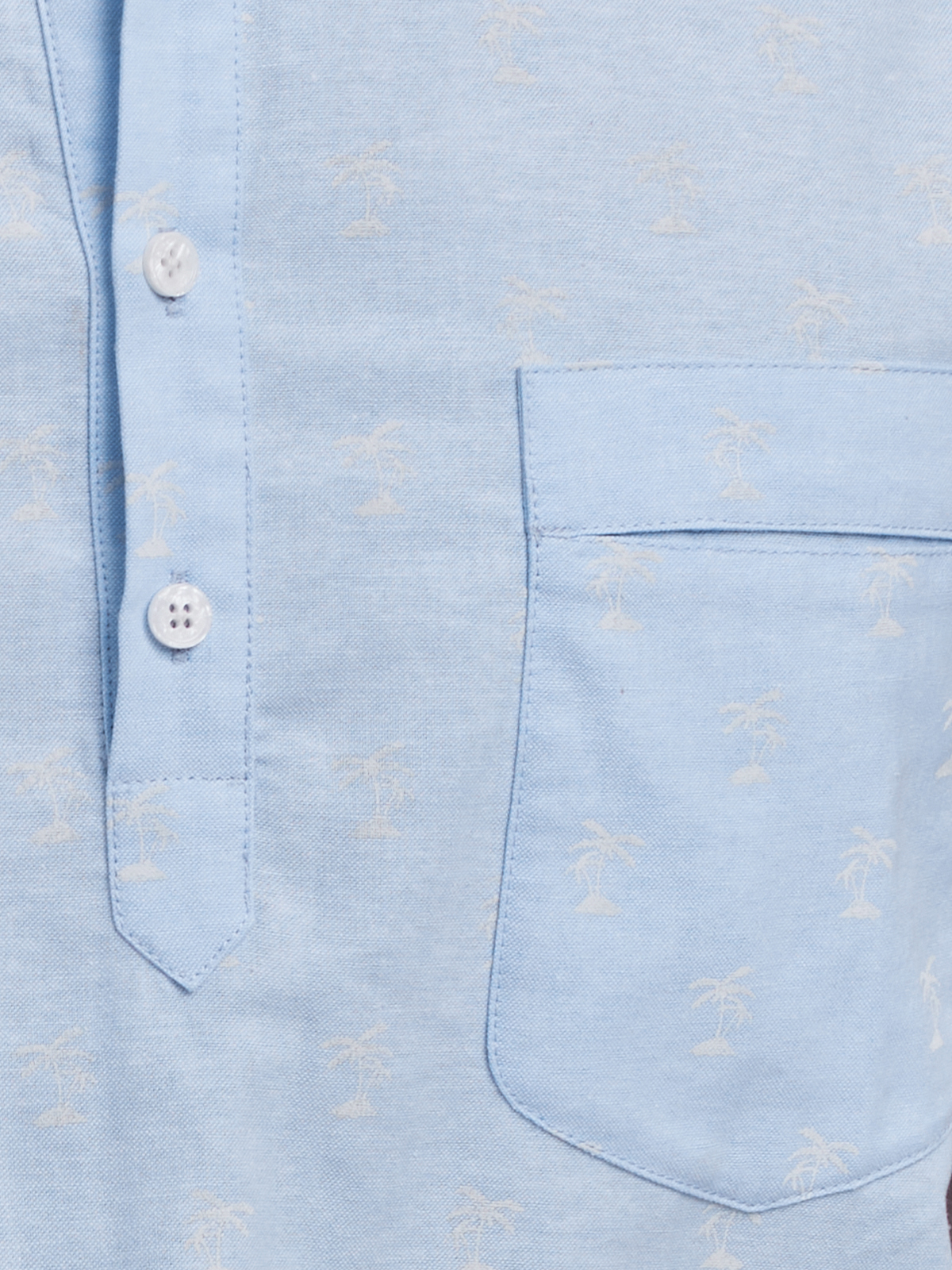 Hochgeschlossene Dirndlbluse mit Spitze