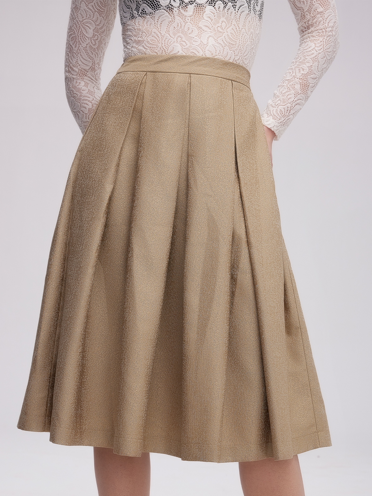 Dirndl in Grün und Rot