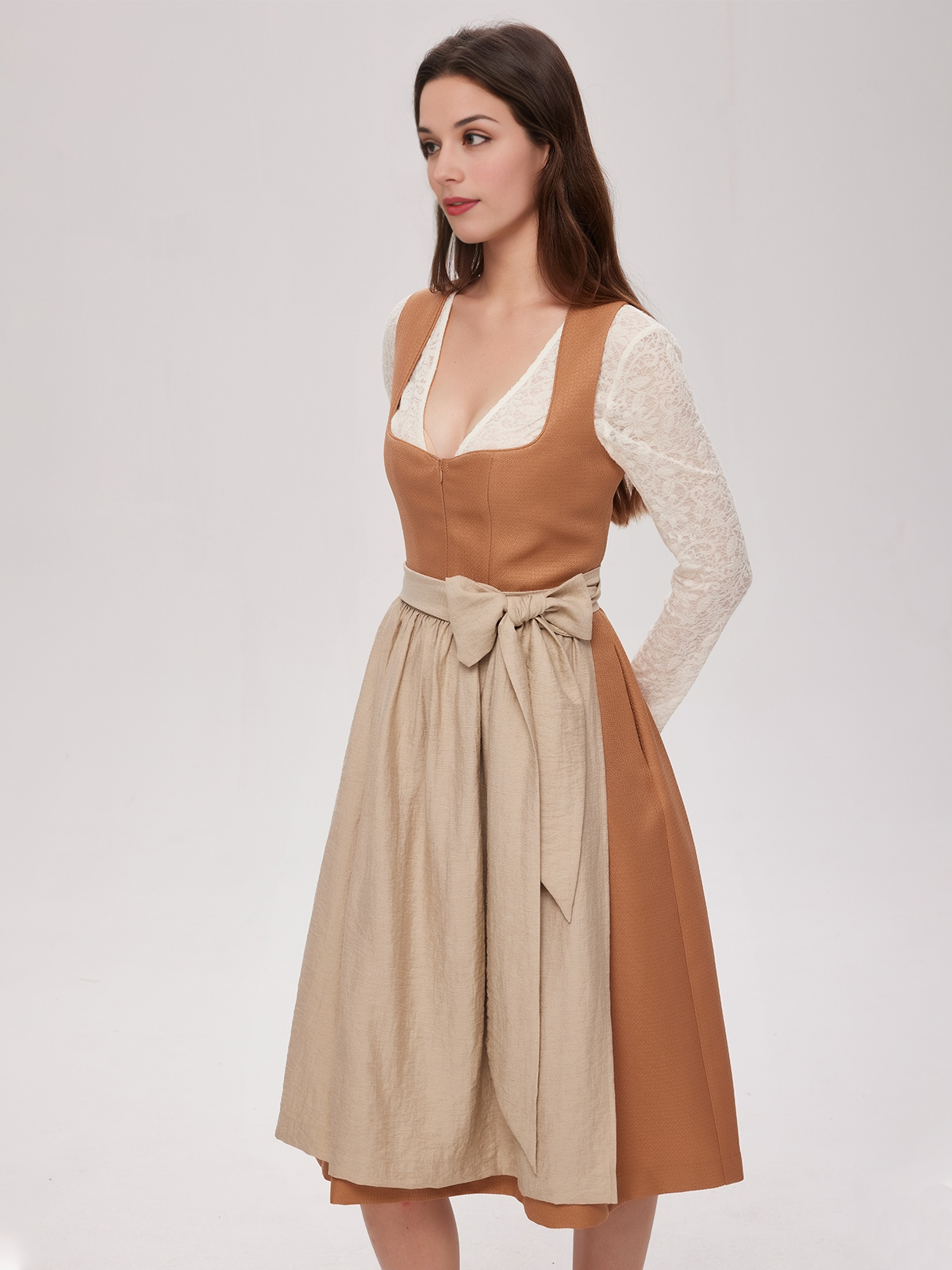 Grünes Samt Dirndl in eleganter Ausführung