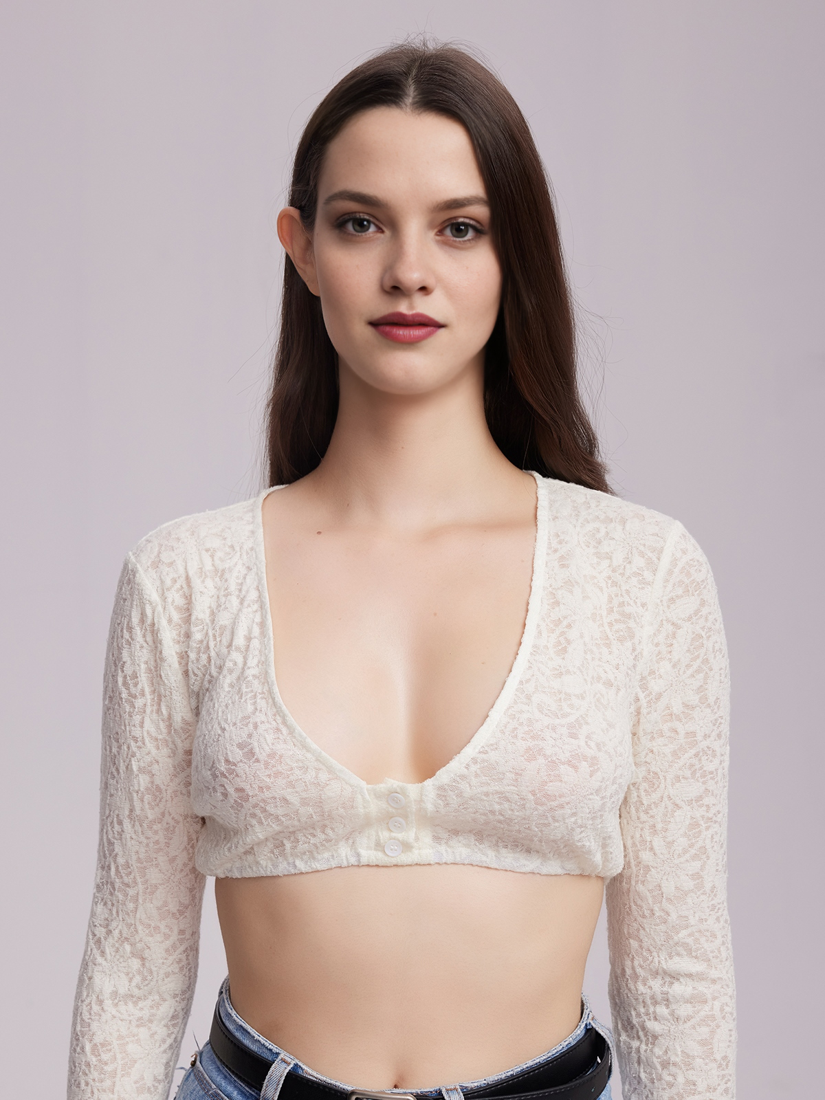 Grau Dirndl mit weißer Bluse – ein zeitloser Look