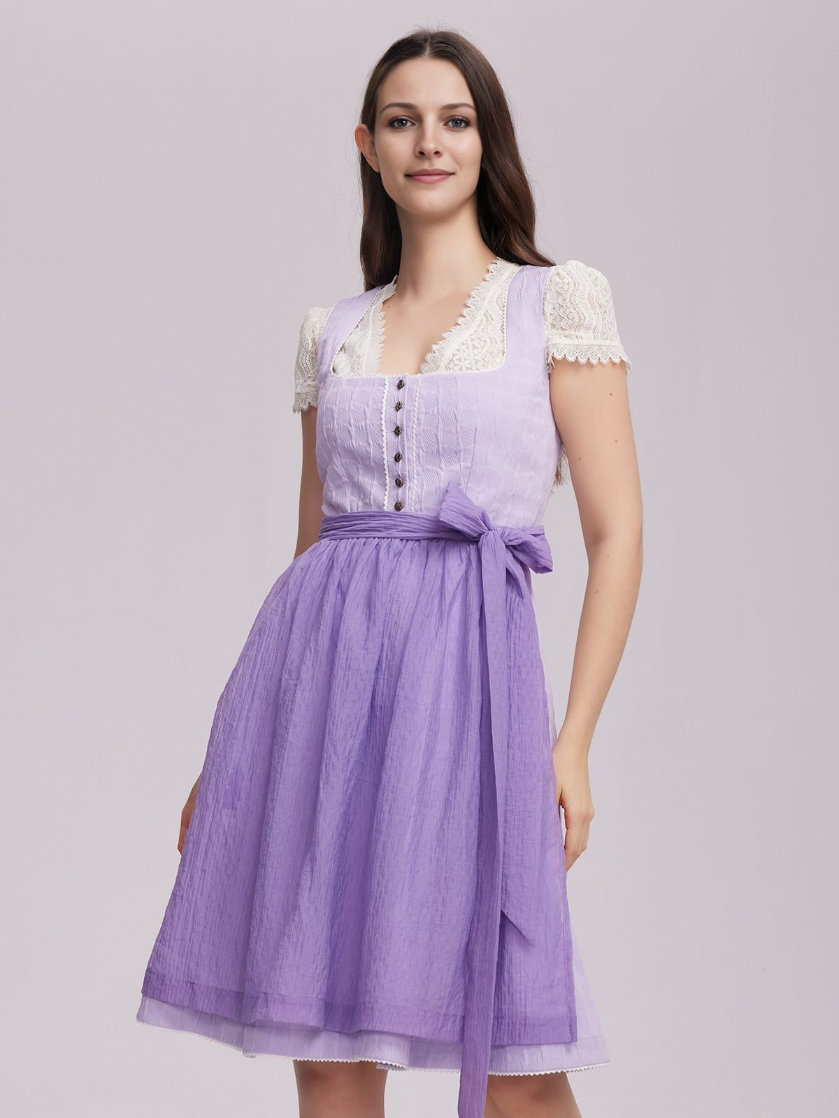 Dirndlbluse beige in lila Kombination